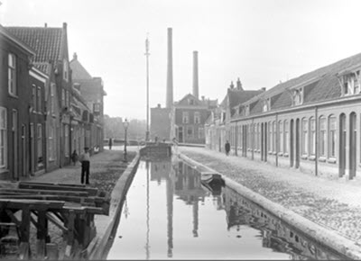 de Kijfgracht gezien richting de Zuid-Kijfbrug en de Zuidsingel de Kijfgracht gezien richting de Zuid-Kijfbrug en de Zuidsingel